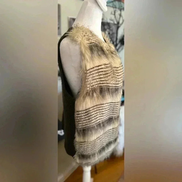 Gibson Latimer Faux Fur Vest - Picture 3 of 8